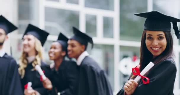 Educación Universidad Mujer Gradúan Con Certificado Rostro Sonrisa Éxito Académico — Vídeo de stock