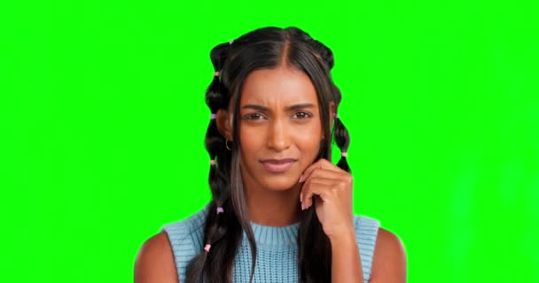 Yüz Kafa Karışıklığı Kadın Düşüncesi Yeşil Ekran Stüdyo Geçmişine Karşı — Stok video