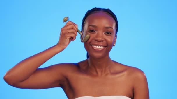Jade Roller Skincare Face Black Woman Studio Wellness Aging Cosmetics — Stock Video