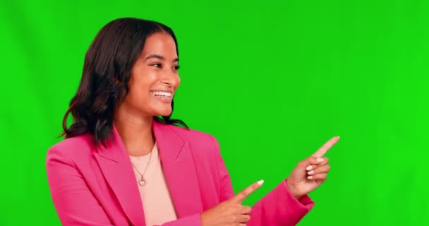 ビジネスの女性 緑の画面と手を発表のためのモックアップスペースを指して顔 スタジオ 女性の人と従業員の肖像画製品の配置を示す笑顔とすぐに来る取引 — ストック動画