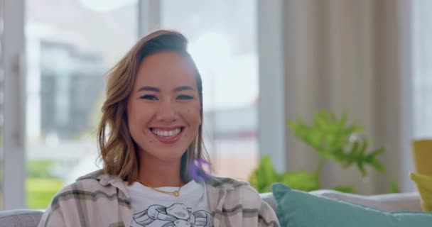Porträt Glücklich Und Entspannt Mit Einer Asiatischen Frau Wohnzimmer Ihres — Stockvideo