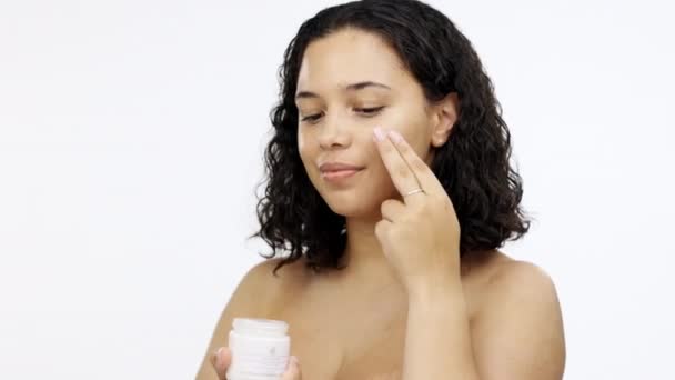 Huid Crème Gezicht Van Vrouw Voor Schoonheid Wellness Cosmetica Producten — Stockvideo