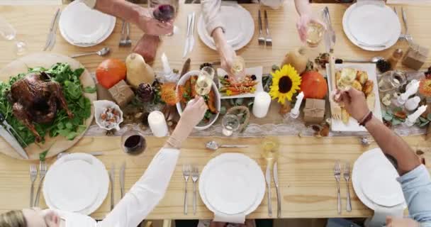 Widok Góry Rodzinny Obiad Toast Imprezie Święto Szczęście Miłości Więzi — Wideo stockowe