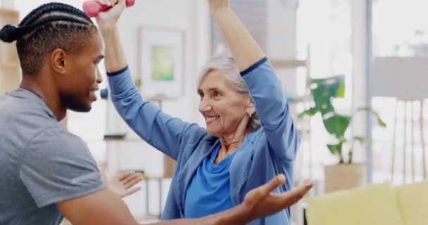 Fyzioterapie Černoch Starší Žena Protahování Úsměv Konzultace Kanceláři Pomoc Wellness — Stock video