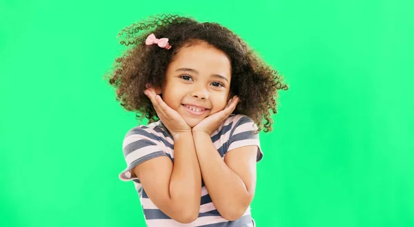 Ευτυχισμένο Μικρό Κορίτσι Και Πράσινη Οθόνη Χαμόγελο Χαριτωμένο Αθώο Παιδί — Φωτογραφία Αρχείου