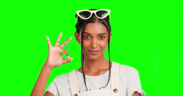 Main Heureux Visage Femme Indienne Sur Écran Vert Pour Accord — Video