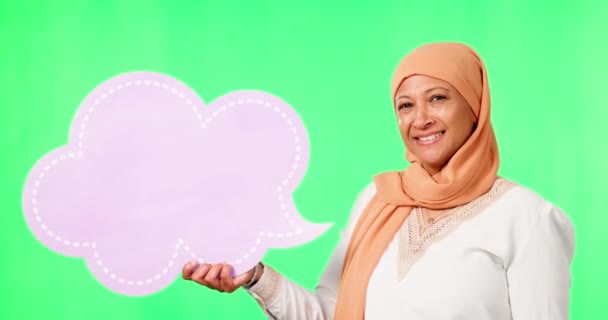 Mujer Musulmana Habla Burbuja Sonrisa Por Pantalla Verde Fondo Del — Vídeos de Stock
