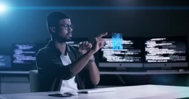 Pemrograman Dan Futuristik Hologram Malam Hari Pada Komputer Dashboard Atau — Stok Video