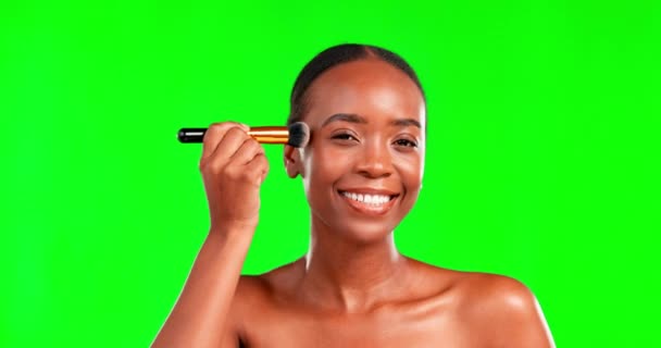 Gezicht Schoonheid Zwarte Vrouw Met Borstel Huidverzorging Behandeling Tegen Een — Stockvideo