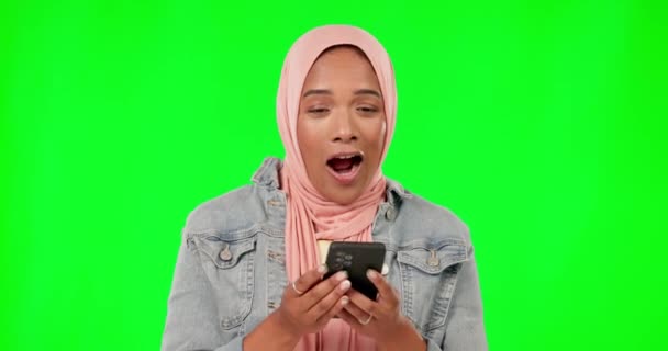 Green Screen Phone Woman Winning Success Cheers Muslim Prize Bonus — Stock Video