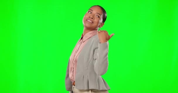 Yeşil Ekrandaki Kadını Göstererek Reklam Vererek Ürün Yerleştirerek Portrede Gülümseyerek — Stok video