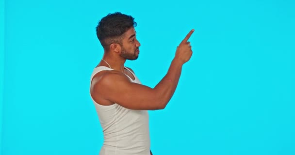 Fitness Mockup Strong Man Pointing Blue Background Information Tips Muscle — Stock Video