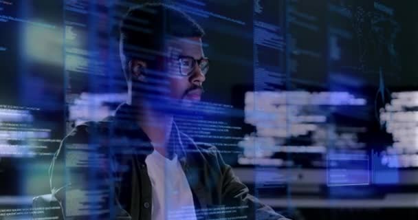Людина Програмування Кодування Вночі Панелі Приладів Комп Ютерного Програмного Забезпечення — стокове відео