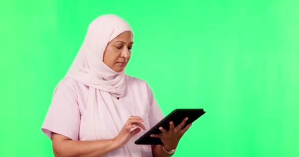 Tableta Žena Zdravotní Sestra Zelená Obrazovka Izolované Pozadí Studia Pro — Stock video