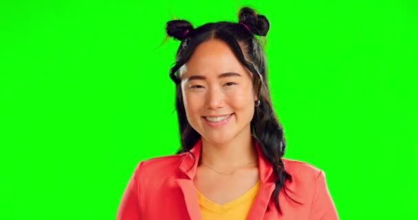 Ritratto Occhiolino Una Donna Asiatica Uno Sfondo Schermo Verde Studio — Video Stock