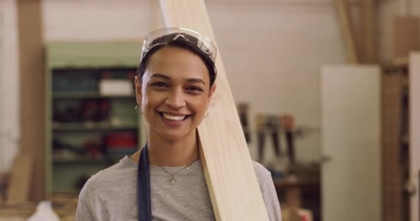 Drewno Stolarz Portret Kobiety Warsztacie Produkcji Kreatywności Umiejętności Twarz Stolarki — Wideo stockowe