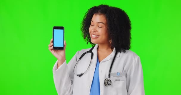 Mockup Telefon Kobieta Lekarz Kciuki Góry Odizolowane Zielonym Tle Ekranu — Wideo stockowe