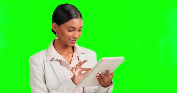 Szczęśliwa Kobieta Biznesu Tablet Lub Zielony Ekran Aplikacji Bankowości Finansowej — Wideo stockowe