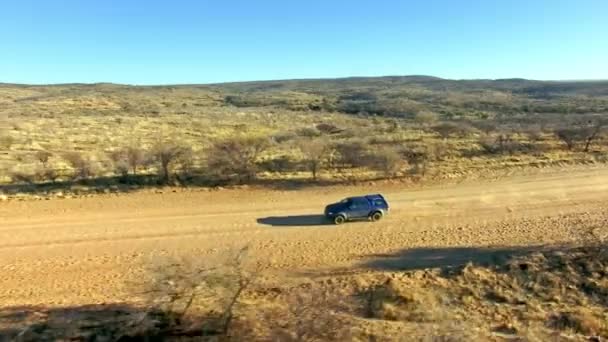 Pickup Truck Wsi Podróży Wycieczkę Przygody Wakacje Afryce Widokiem Drony — Wideo stockowe