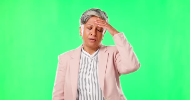 Estresse Ansiedade Mulher Negócios Tela Verde Com Dor Cabeça Dor — Vídeo de Stock