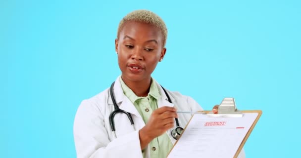 Black Woman Doctor Clipboard Document Payment Finance Expense Blue Studio — Stock Video
