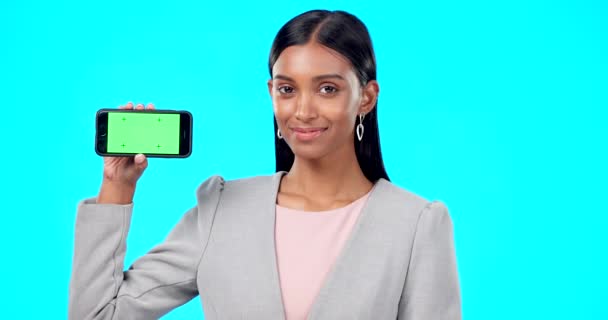 Chroma Chave Tela Verde Empresária Segurando Telefone Para Lugar Produto — Vídeo de Stock