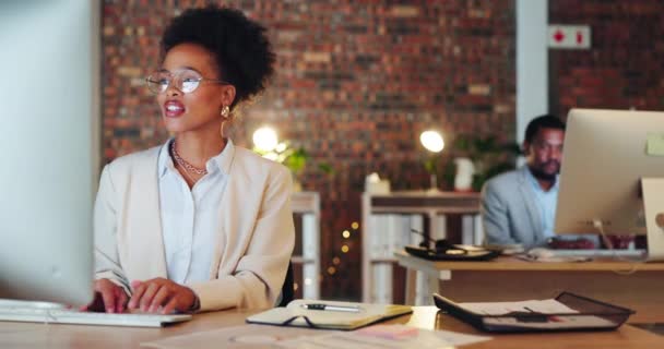 Negocios Mujer Negra Notas Para Planificación Informática Agenda Administración Oficinas — Vídeos de Stock
