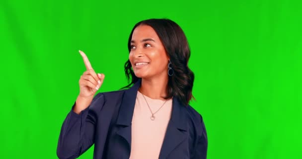 Bizneswoman Zielony Ekran Twarz Rękami Wskazującymi Wybór Przestrzeń Makiety Studio — Wideo stockowe