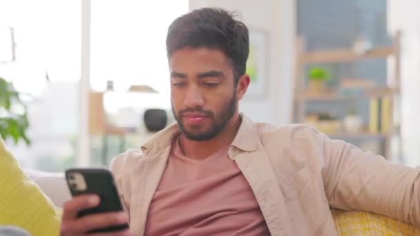 Mobilní Telefon Šťastný Muž Směje Video Sociálních Sítích Pro Zábavu — Stock video