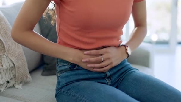 Dolor Estómago Dolor Las Manos Mujer Enferma Con Problemas Salud — Vídeo de stock