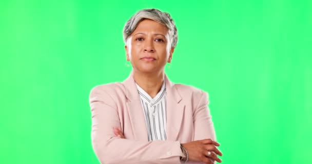 Pantalla Verde Brazos Cruzados Mujer Negocios Senior Con Orgullo Confianza — Vídeo de stock
