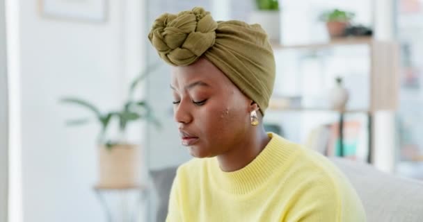 Stress Unhas Mordendo Mulher Negra Com Ansiedade Depressão Frustrado Sala — Vídeo de Stock