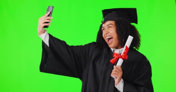 Graduation Selfie Zöld Képernyő Elszigetelt Stúdió Háttér Profil Kép Díjat — Stock videók