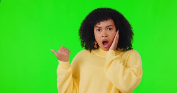 Cara Mulher Show Apontando Para Surpresa Tela Verde Uau Emoji — Vídeo de Stock