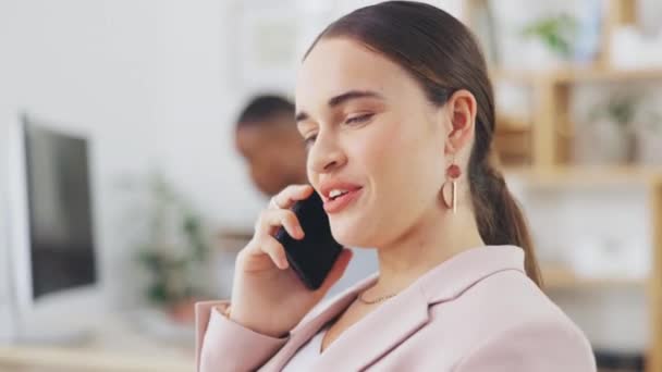 Telefonieren Gesicht Und Büro Frau Gespräch Gespräch Oder Auf B2B — Stockvideo