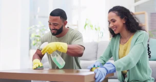 Meja Pembersih Rumah Dan Pasangan Dengan Semprotan Botol Deterjen Dan — Stok Video