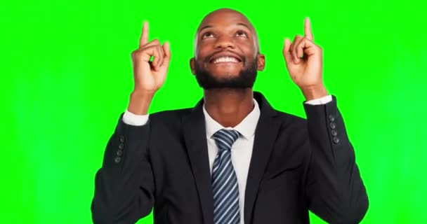 Pantalla Verde Cara Hombre Negro Feliz Apuntan Promoción Comercial Espacio — Vídeo de stock