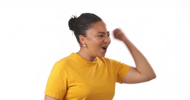 Zwarte Vrouw Vuist Pomp Winnen Proost Geluk Opgewonden Geïsoleerd Witte — Stockvideo