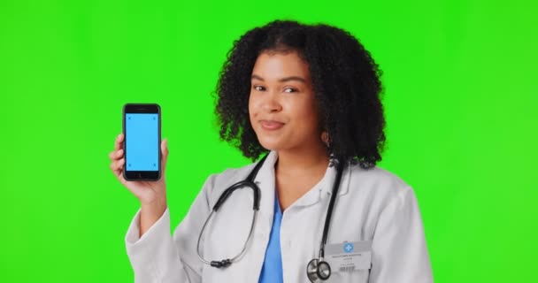 Znak Kobieta Lekarz Telefonem Zielonym Ekranie Studio Odizolowane Tle Smartfon — Wideo stockowe