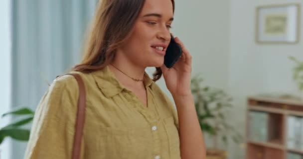 Telefon Görüşmesi Sohbet Kadını Iletişim Iletişim Iletişim Için Ofiste Happy — Stok video