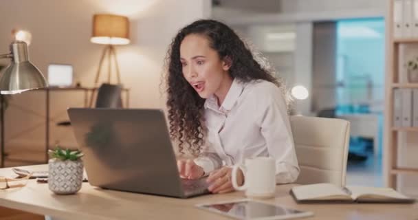 Zafer Başarı Online Ikramiye Için Dizüstü Bilgisayarı Olan Kutlama Kazanan — Stok video
