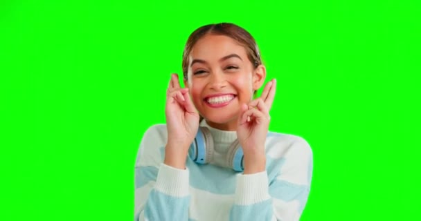 Фаса Надежда Женщина Скрещенными Пальцами Зеленый Экран Счастье Успехом Счастливчик — стоковое видео