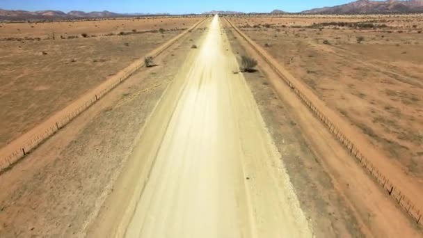 Drohne Straße Und Luftaufnahme Einer Wüste Auf Dem Land Mit — Stockvideo