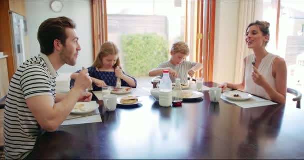 Mamo Porozmawiaj Śniadanie Rodzinne Domu Rodzinnym Poranku Szczęściem Więzią Dom — Wideo stockowe