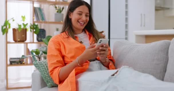 Woman Phone Laughing Funny Joke Meme Social Media Post Relaxing — Stock Video