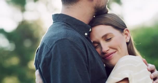 Naturaleza Amor Abrazo Pareja Con Sol Para Unión Romance Cariño — Vídeos de Stock