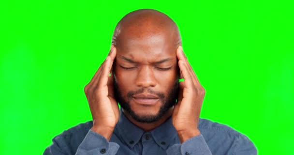 Πονοκέφαλος Μασάζ Και Άγχος Μαύρο Άνδρα Στο Στούντιο Πράσινης Οθόνης — Αρχείο Βίντεο