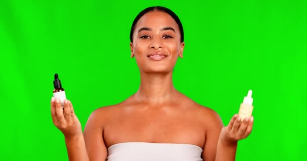 Зеленый Экран Счастливая Женщина Лицо Подбором Сыворотки Масла Косметики Макияжа — стоковое видео