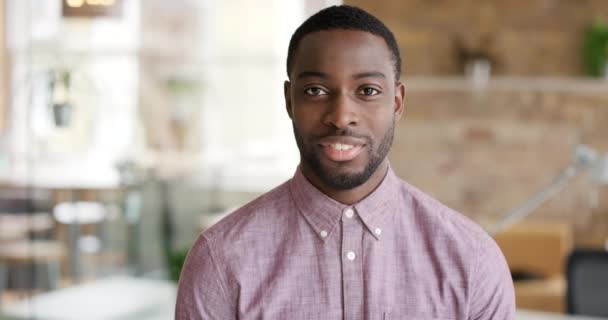 Yüzü Girişimi Kariyeri Olan Zenci Bir Adam Nijeryalı Sahibi Web — Stok video