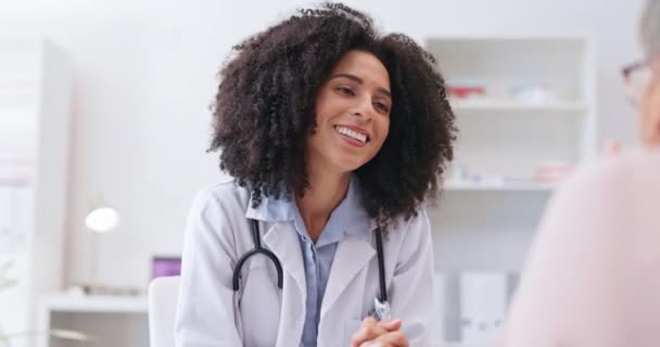 Mujer Feliz Médico Paciente Consultante Clínica Diagnóstico Enfermedad Atención Médica — Vídeos de Stock